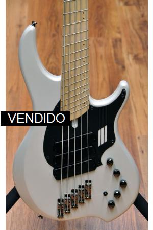 Dingwall NG-3 Adam Nolly Getgood Ducatti Pearl White 5 string Dingwall NG-3 Adam Nolly Getgood Ducatti Pearl White 5 string